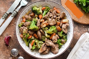 Куриная печень с брокколи