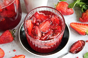 Варенье из клубники с розовым перцем