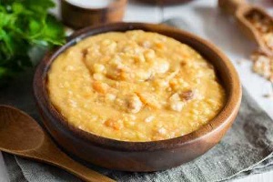 Гороховая каша с тушенкой в мультиварке