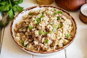 Перловка с тушенкой