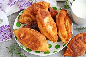 Пирожки жареные во фритюре с мясом