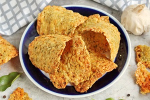 Сырные чипсы из сыра
