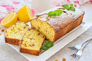 Творожный кекс с лимонами и изюмом