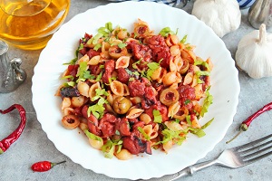 Паста с соусом из осминога