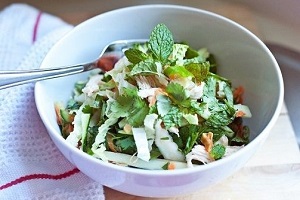 Простой салат из курицы