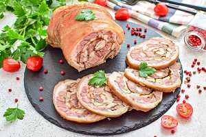 Рулет из рульки с курицей