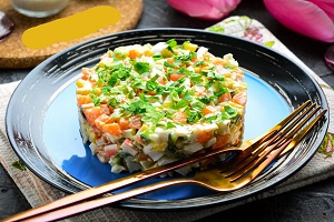 Салат Неженка с крабовыми палочками