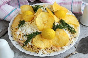 Салат Орхидея с чипсами и ветчиной