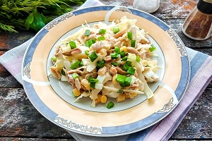 Салат с курицей и арахисом