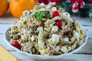 Салат с курицей и шампиньонами