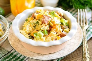 Салат София с копченым сыром