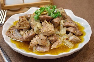 Свинина запеченная кусочками в фольге