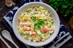 Крабовый салат со сметаной