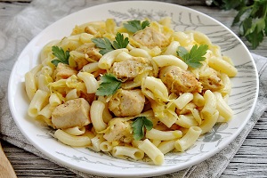 Макароны с капустой и курицей