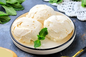 Мороженое из сливок и яичных желтков