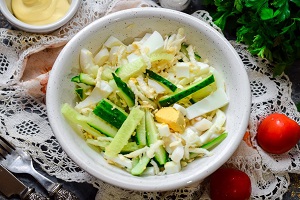 Салат с кальмаром и сельдереем