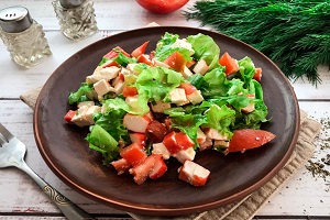 Салат с крабовыми палочками и адыгейским сыром
