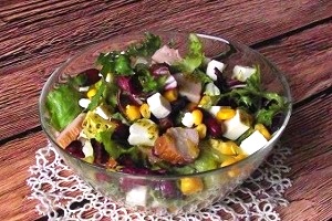 Салат с куриной грудкой и фасолью