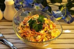 Салат Восторг с корейской морковкой