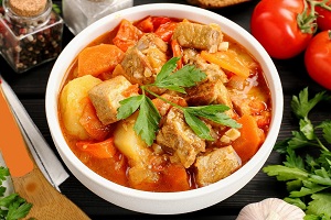 Тушеная картошка с мясом и овощами