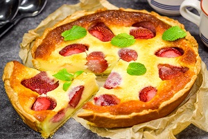 Клубничный пирог из песочного теста