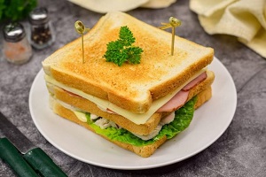 Клубный сэндвич с курицей