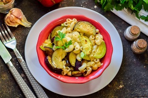 Паста с баклажанами и кабачками