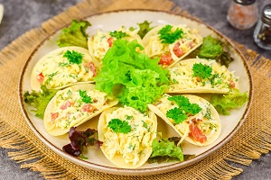 Пикантная закуска на чипсах