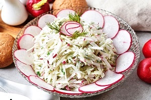 Салат из капусты и редиски