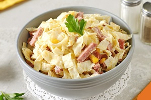 Салат с блинчиками