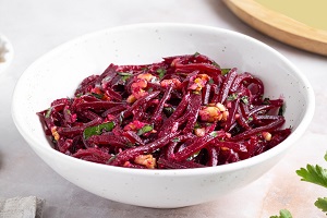 Салат со свеклой и орехами ПП
