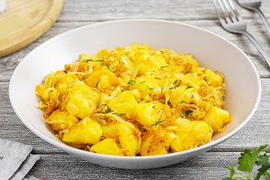 Тушеная кислая капуста с картошкой