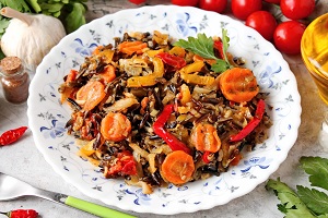 Дикий рис с овощами
