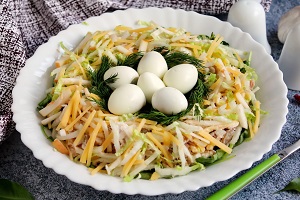 Салат Гнездо глухаря с пекинской капустой