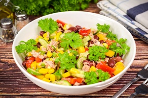 Салат с тунцом и красной фасолью