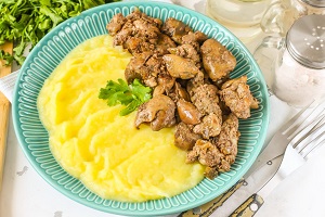 Картофельное пюре с печенью