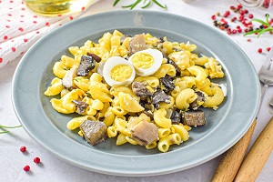 Макароны с грибами и яйцом