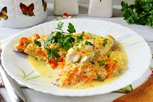 Морской окунь с горчицей в духовке