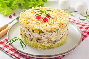 Салат Дубок с курицей и шампиньонами