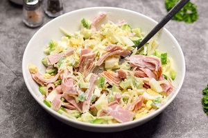 Салат Фантазия с яйцами и сыром