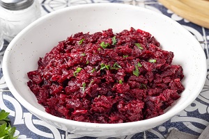 Салат из свеклы Пальчики оближешь