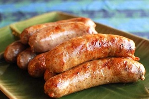 Домашние колбаски в кишке на мясорубке
