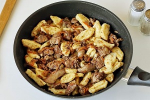 Галушки с печенью