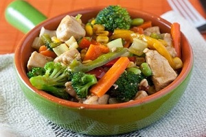 Куриное филе тушенное с овощами