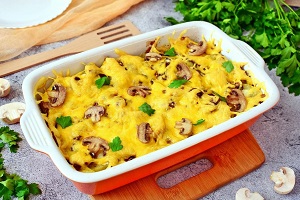 Мясо с грибами и картофелем