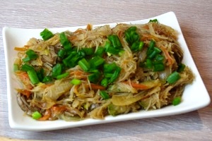 Рисовая лапша с овощами