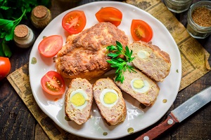 Зразы с перепелиным яйцом в духовке