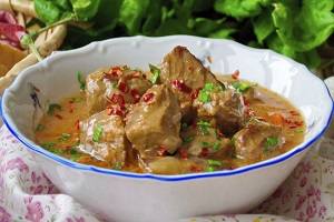 Гуляш из говядины со сливками
