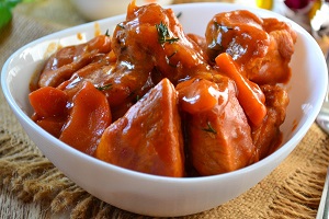 Гуляш из свинины с морковью и луком