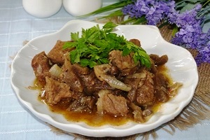 Гуляш с баклажанами